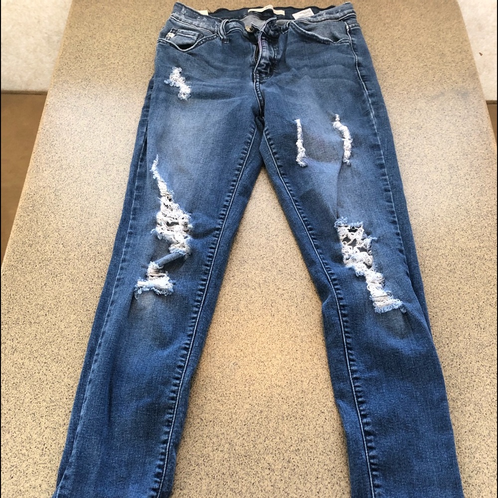 Kancun jeans! Super cute and trendy!